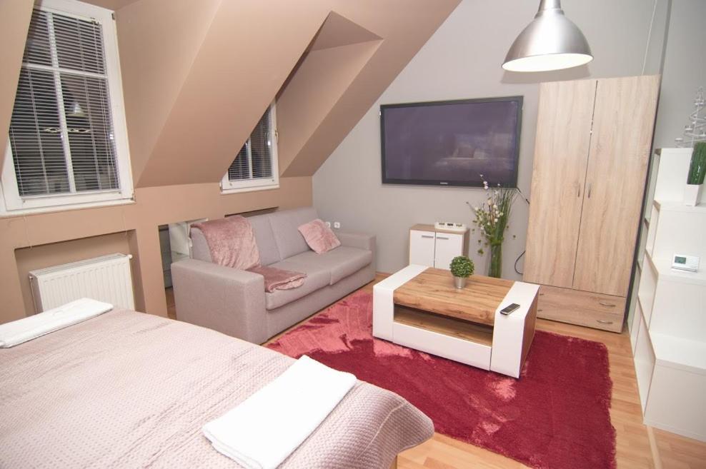 Soda Apartman Győr Exteriör bild