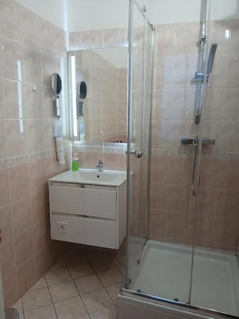 Soda Apartman Győr Exteriör bild